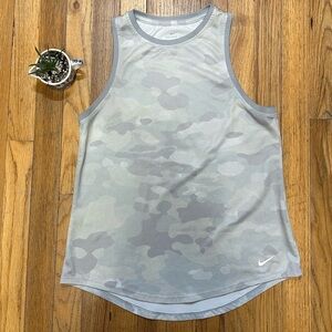 NIKE. Women’s. Gray Camo Tank Top. Size M.